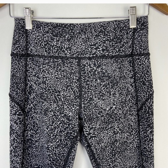 Lululemon In Movement Tight 25" *Everlux Diffuse Starlight Black - Picture 7 of 11